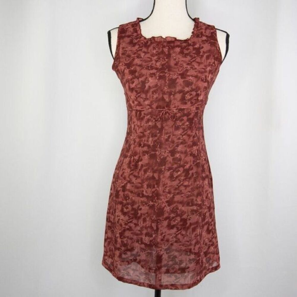 Vintage floral print sleeveless sheath dress with ruffle neck detail - Picture 2 of 16